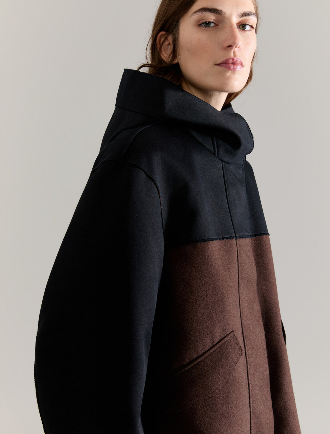 COLOUR-BLOCKED JACKET in DARK BROWN, image 2