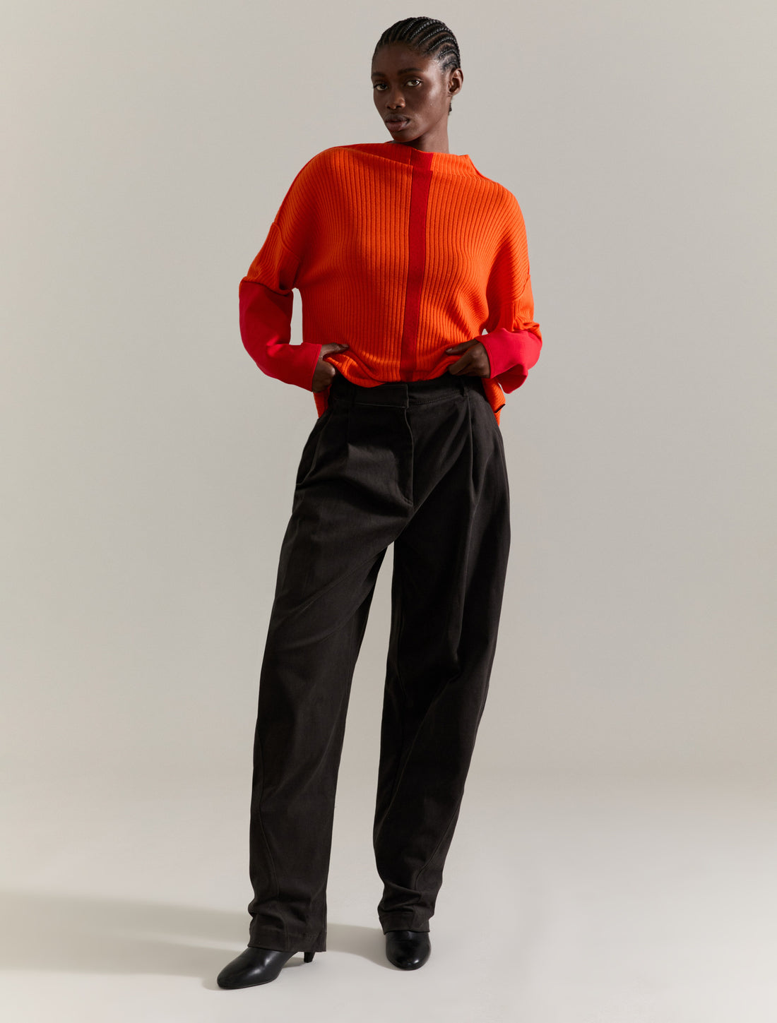 BARREL-LEG TROUSER in BURNT BROWN, image 1