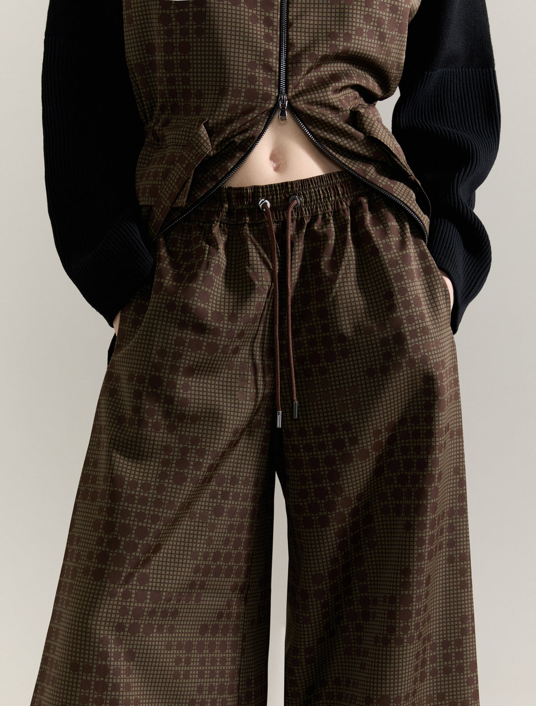 JACQUARD TROUSERS in KHAKI, image 2