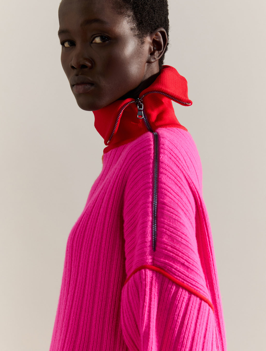 COLOUR-BLOCK SWEATER in FUSCHIA, image 3